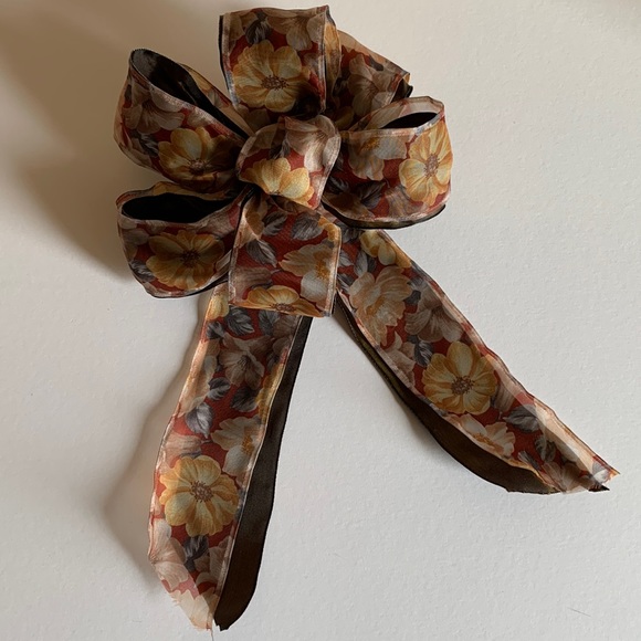 Hand crafted bow for wreaths, gifts, etc - Picture 2 of 9